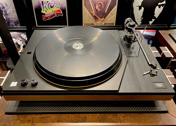 050525.axpona.MoFi MasterPhonoMasterDeckturntable2.jpg